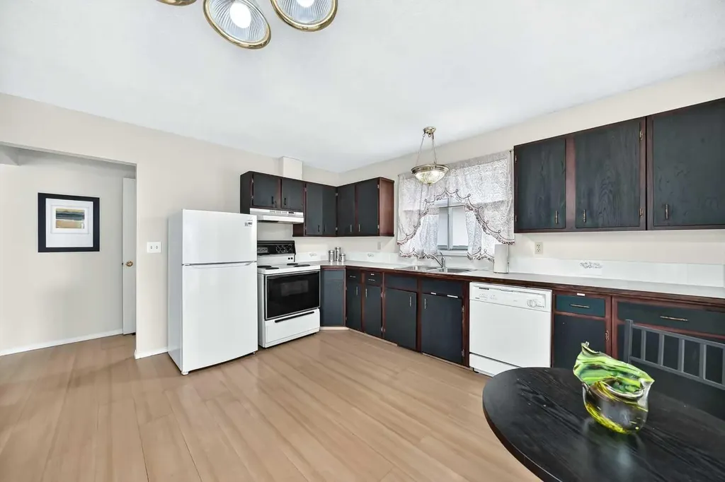 1404 Marlyn Way NE Calgary AB T2A 3K1
