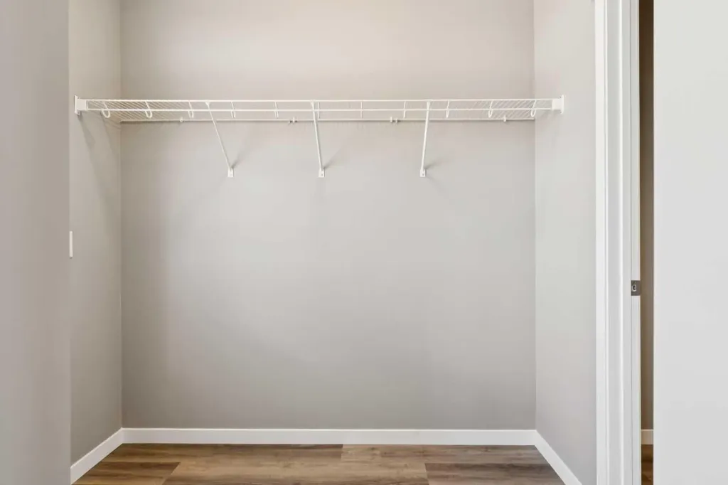 25 Hotchkiss Road SE Calgary AB T3S 0T8