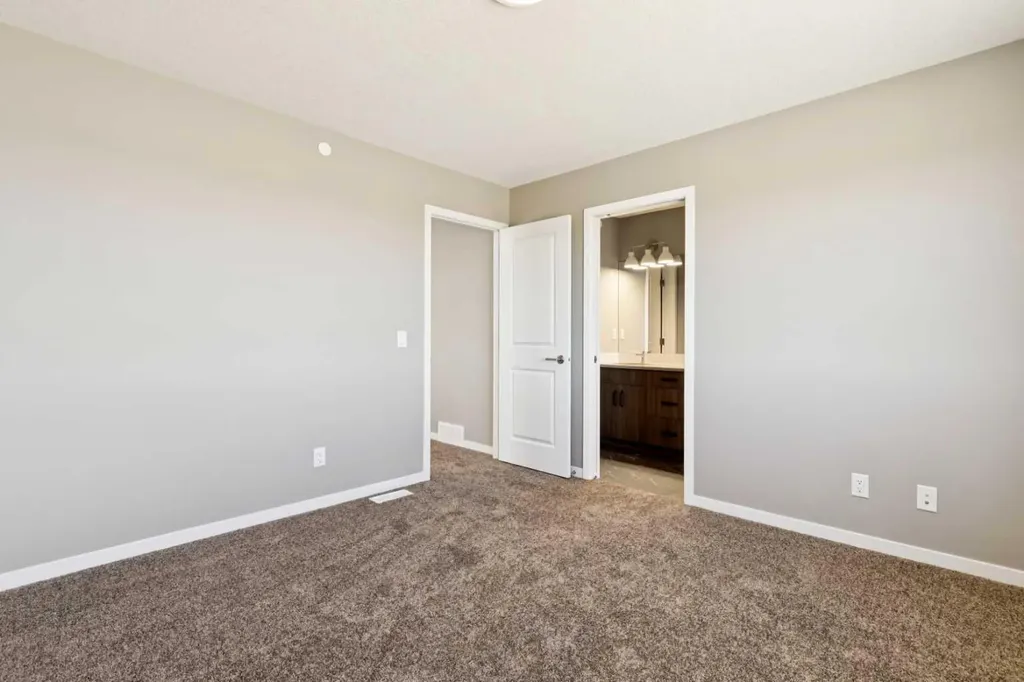 25 Hotchkiss Road SE Calgary AB T3S 0T8