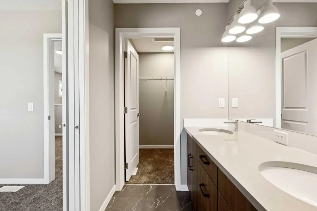 25 Hotchkiss Road SE Calgary AB T3S 0T8