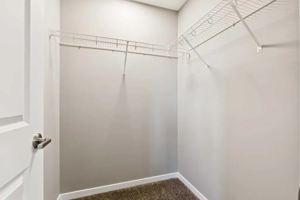 25 Hotchkiss Road SE Calgary AB T3S 0T8