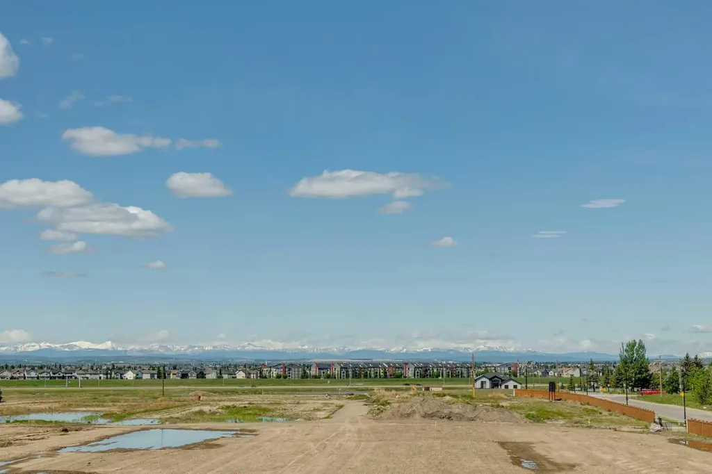 25 Hotchkiss Road SE Calgary AB T3S 0T8