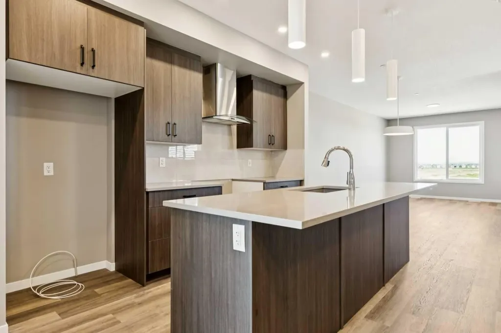 25 Hotchkiss Road SE Calgary AB T3S 0T8