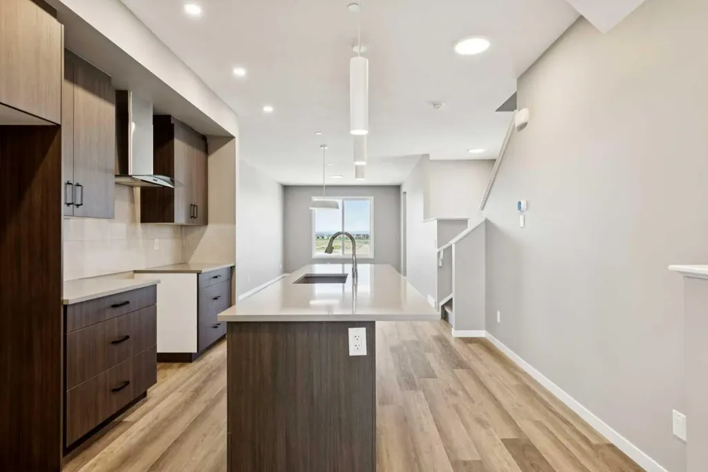 25 Hotchkiss Road SE Calgary AB T3S 0T8