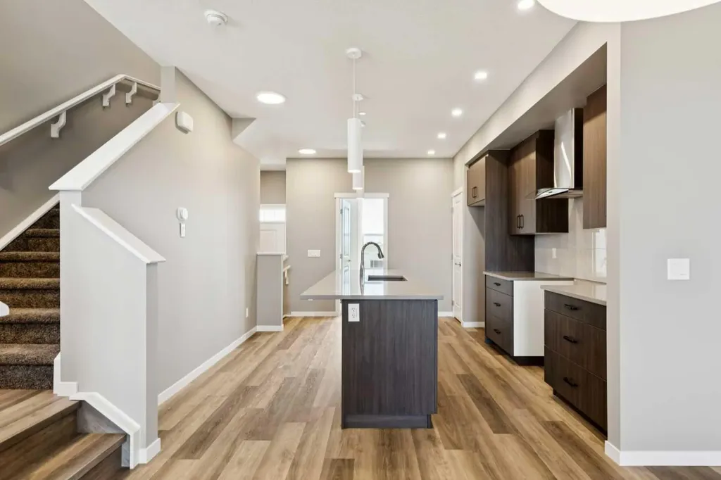 25 Hotchkiss Road SE Calgary AB T3S 0T8