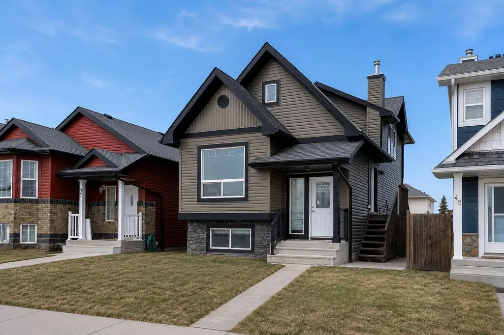 41 Saddlefield Drive NE Calgary AB T3J 4Z9