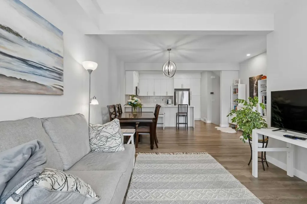 711 Crestridge Common SW Calgary AB T3B 6L6