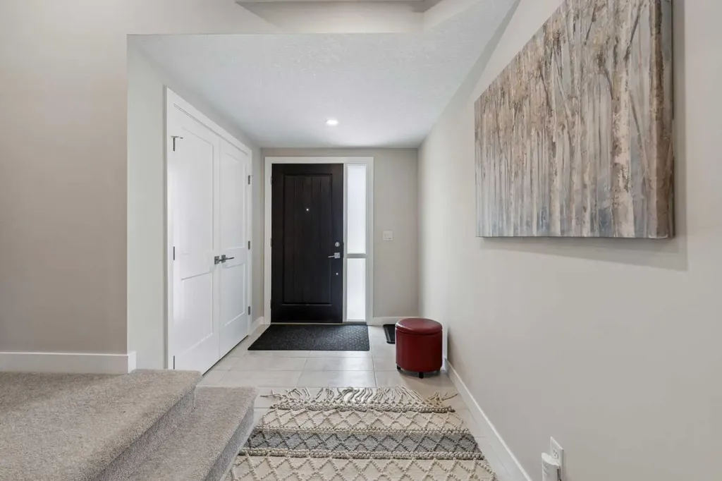 711 Crestridge Common SW Calgary AB T3B 6L6