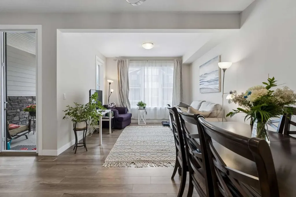 711 Crestridge Common SW Calgary AB T3B 6L6
