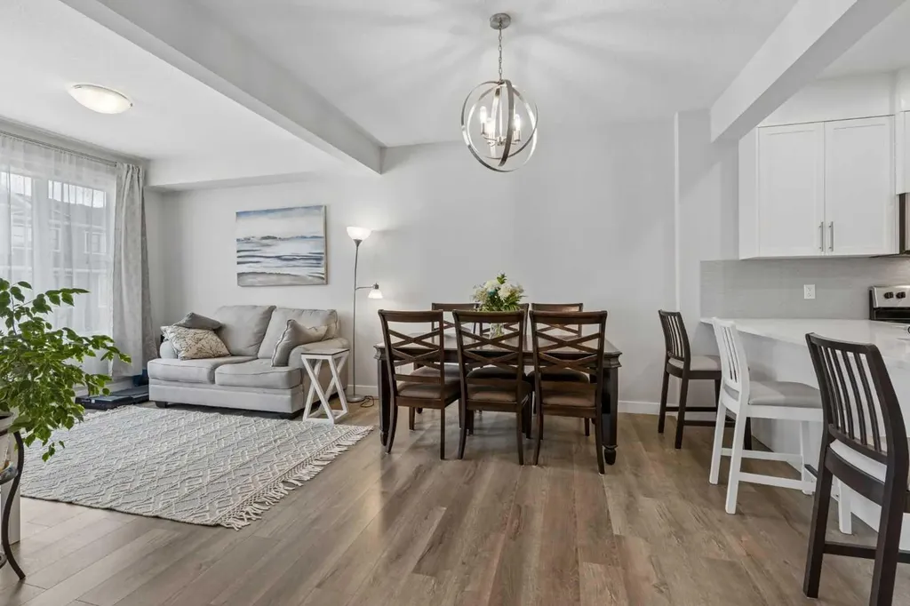 711 Crestridge Common SW Calgary AB T3B 6L6