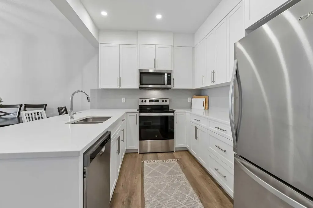 711 Crestridge Common SW Calgary AB T3B 6L6
