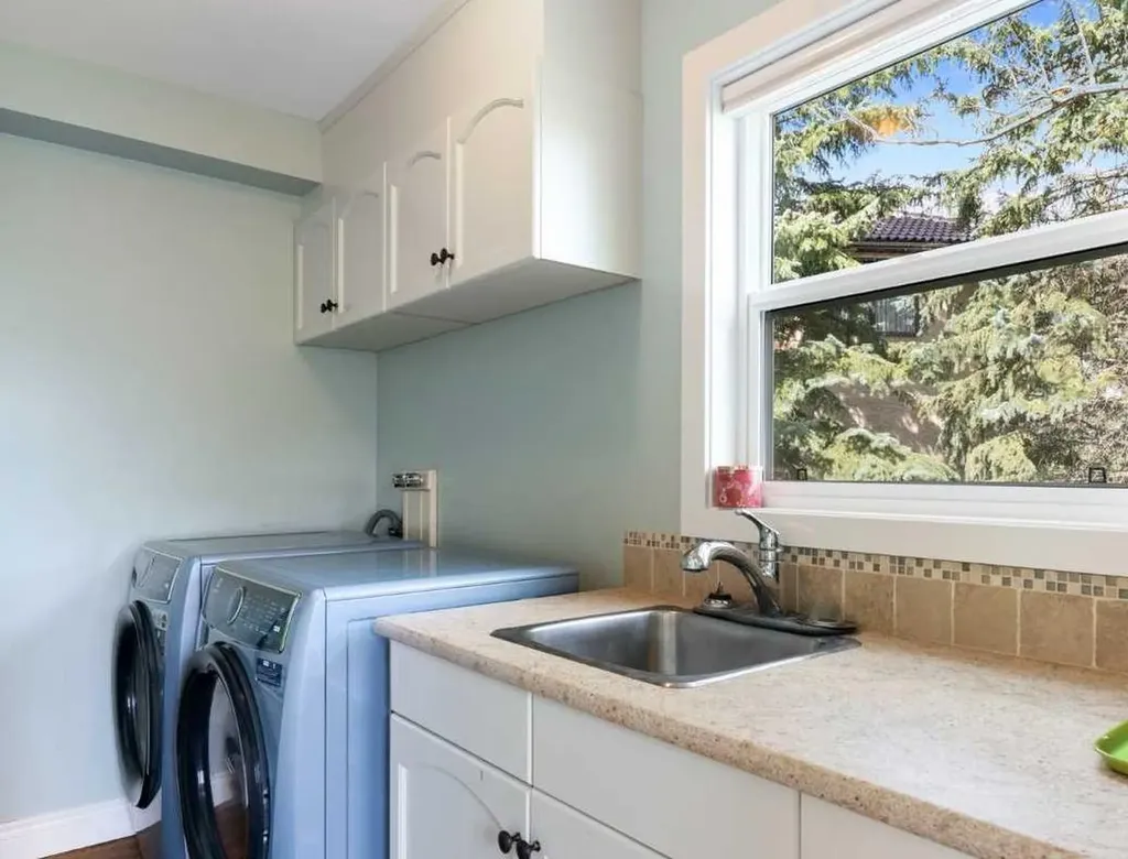 476 Silvergrove Gardens NW Calgary AB T3B4S8