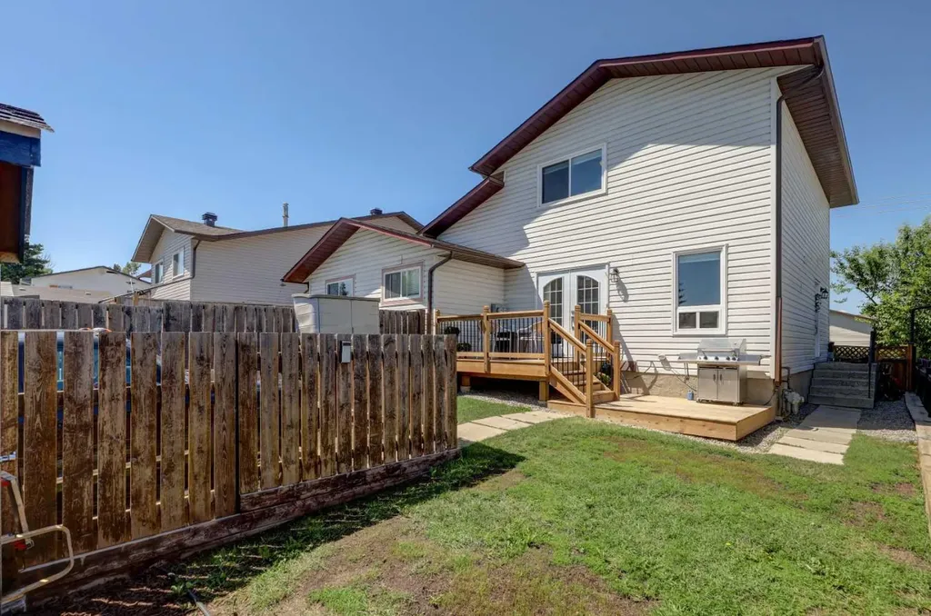 8320 Centre Street NE Calgary AB T3K 1Y1