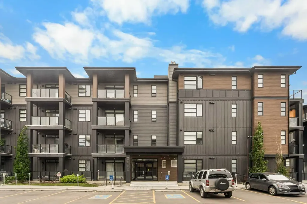 55 Lucas Way NW Calgary AB T3P 2C7