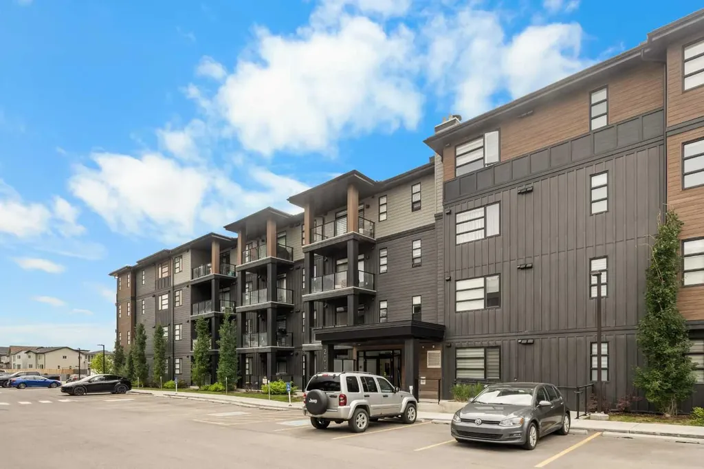 55 Lucas Way NW Calgary AB T3P 2C7