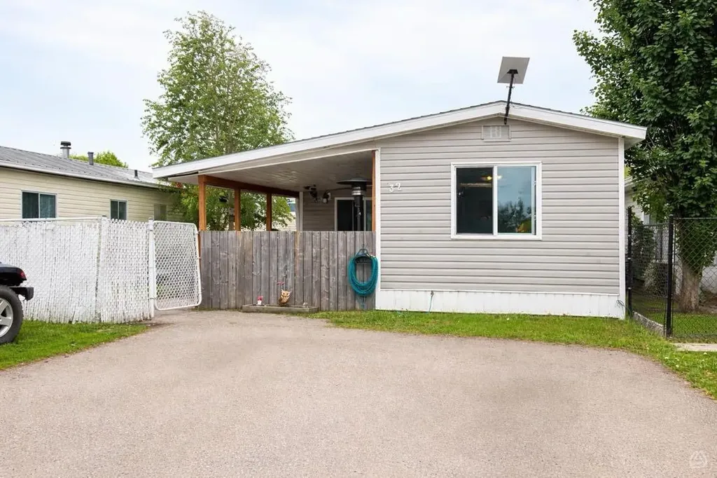 32 River Valley Estates Whitecourt AB T7S1J7