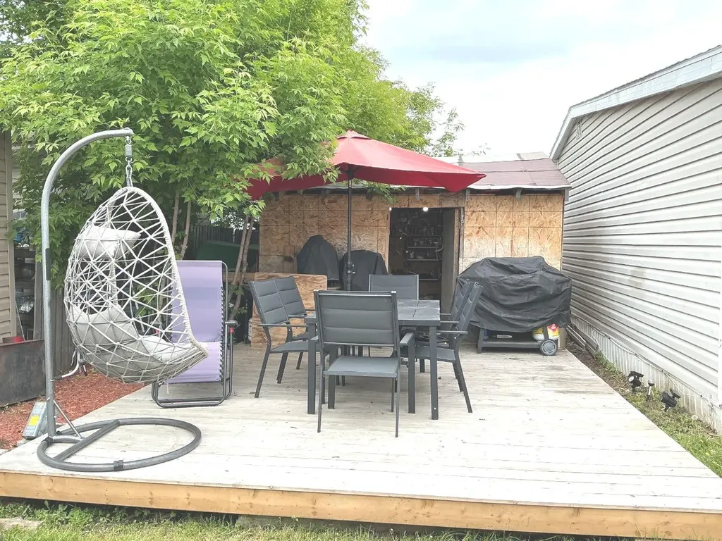 32 River Valley Estates Whitecourt AB T7S1J7