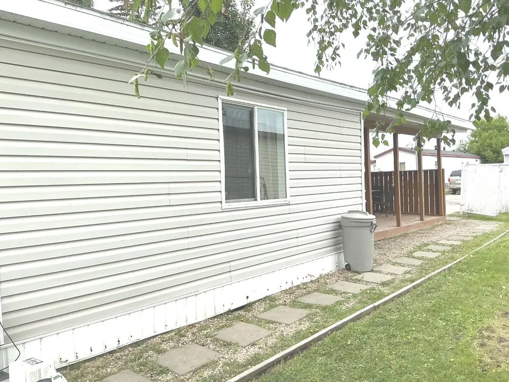32 River Valley Estates Whitecourt AB T7S1J7