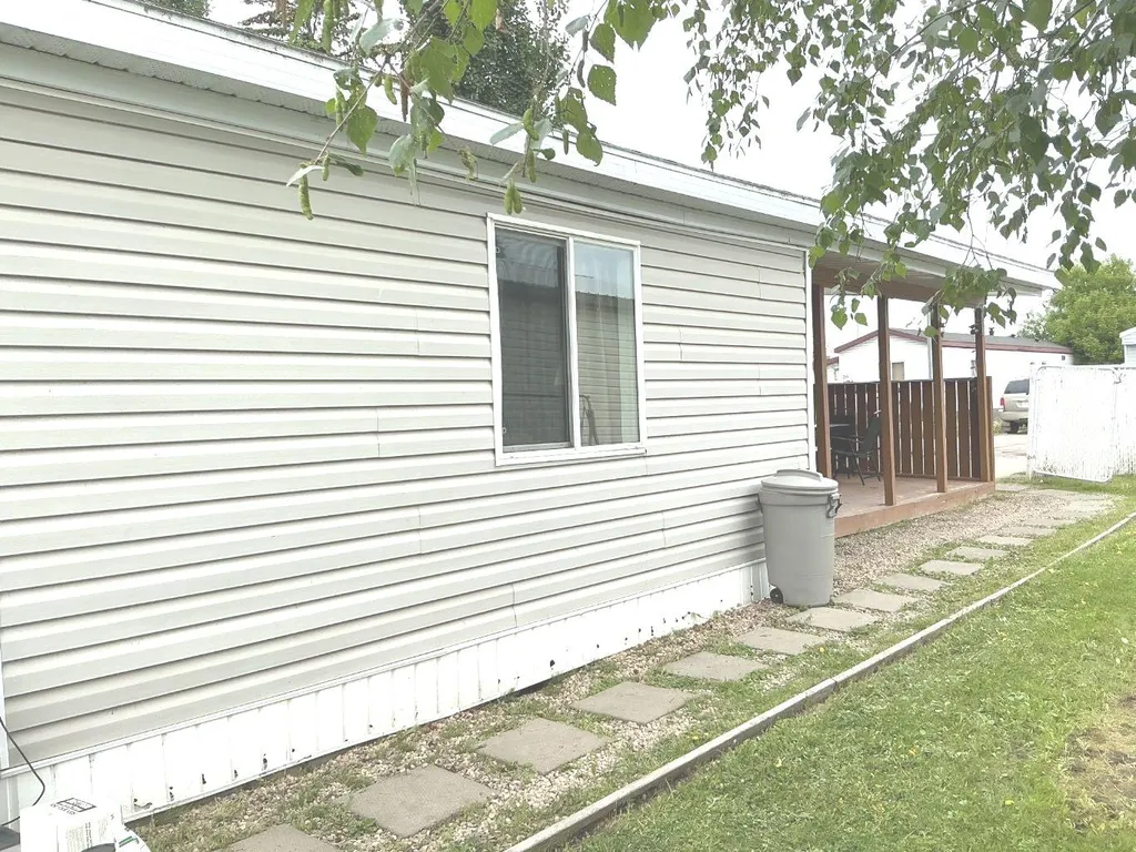32 River Valley Estates Whitecourt AB T7S1J7