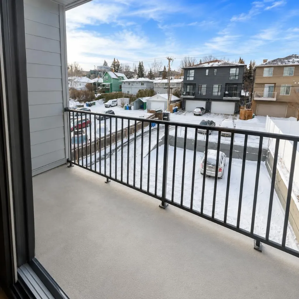 2407 17 Street SW Calgary AB T2T 4M9