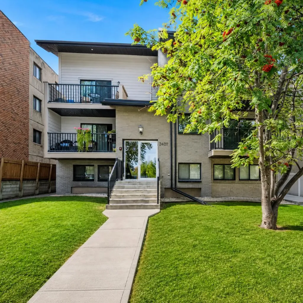 2407 17 Street SW Calgary AB T2T 4M9