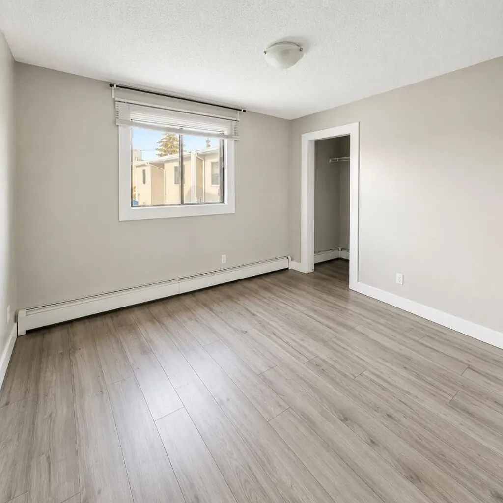 2407 17 Street SW Calgary AB T2T 4M9