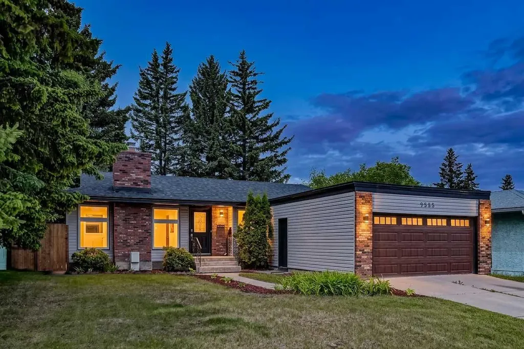 9555 Oakfield Drive SW Calgary AB T2V 4E2