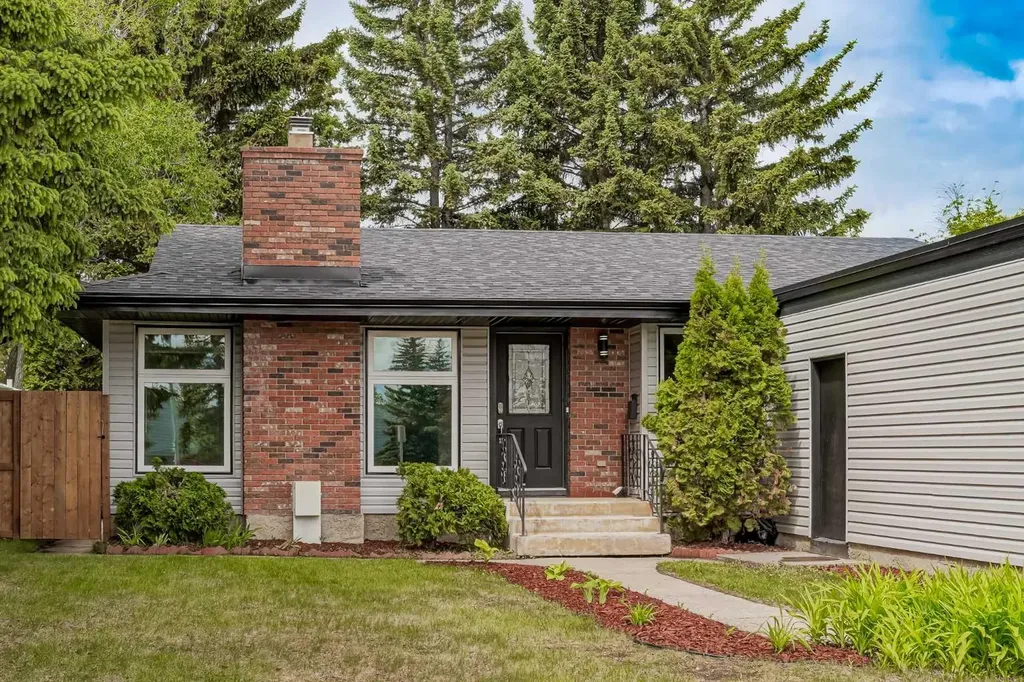 9555 Oakfield Drive SW Calgary AB T2V 4E2