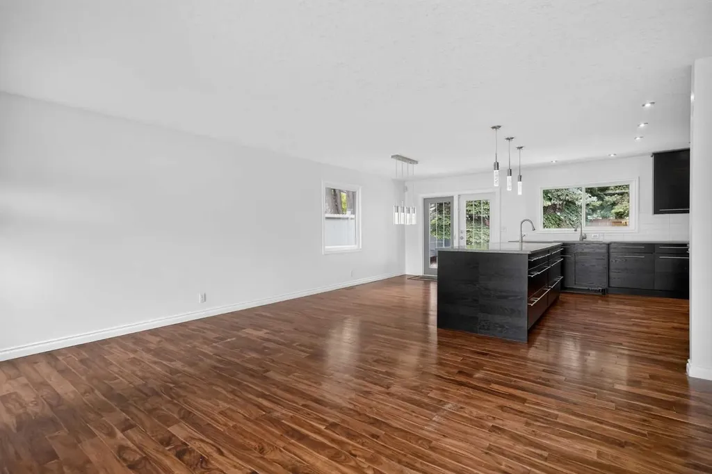 9555 Oakfield Drive SW Calgary AB T2V 4E2