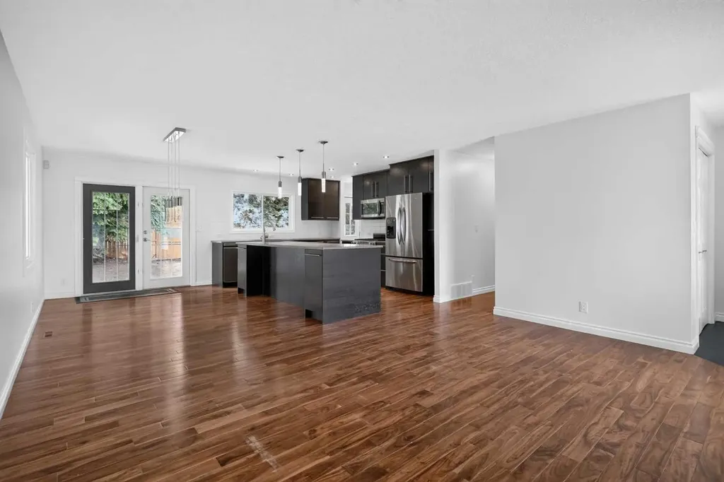 9555 Oakfield Drive SW Calgary AB T2V 4E2