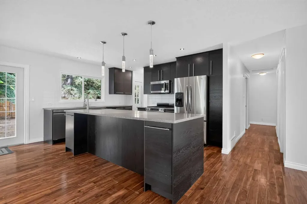 9555 Oakfield Drive SW Calgary AB T2V 4E2