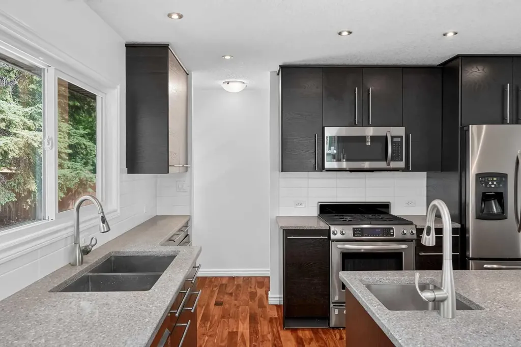 9555 Oakfield Drive SW Calgary AB T2V 4E2