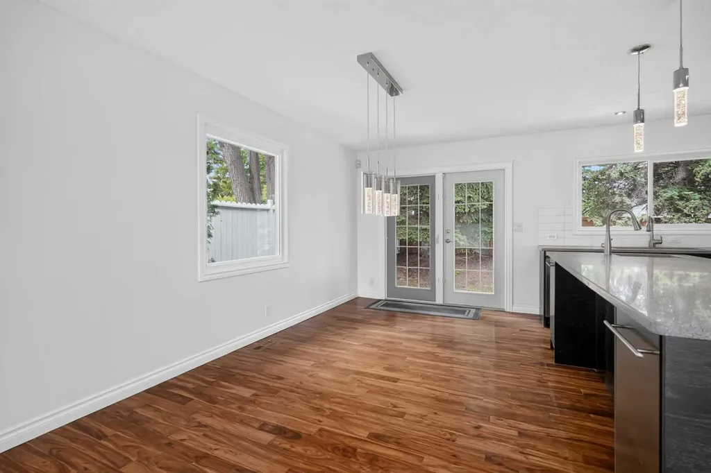 9555 Oakfield Drive SW Calgary AB T2V 4E2