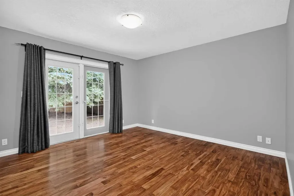 9555 Oakfield Drive SW Calgary AB T2V 4E2