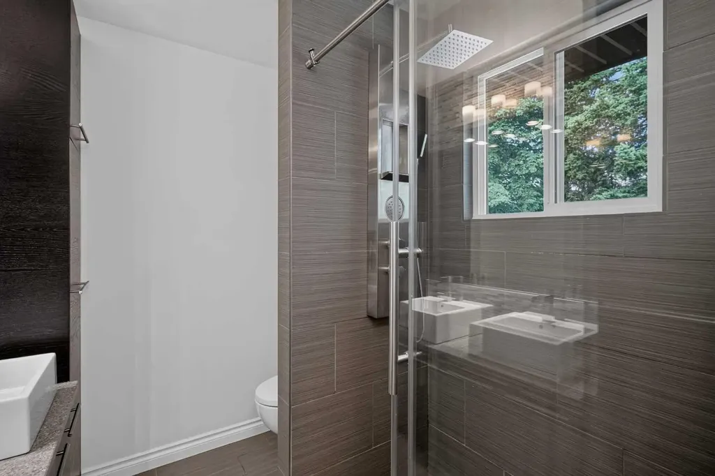 9555 Oakfield Drive SW Calgary AB T2V 4E2