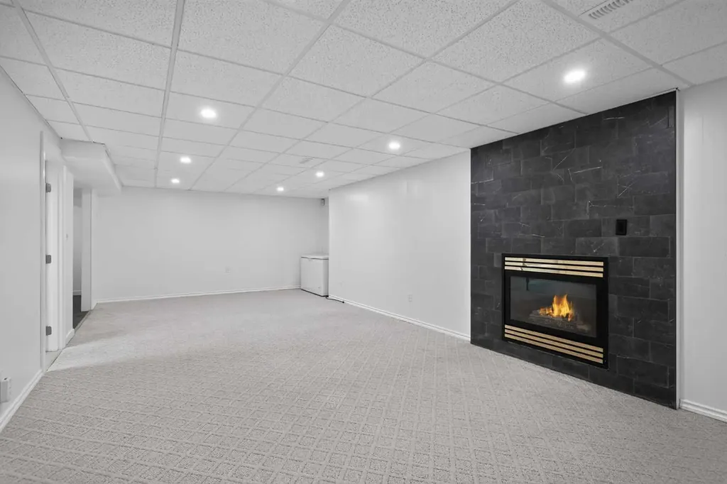 9555 Oakfield Drive SW Calgary AB T2V 4E2