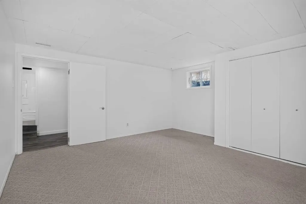 9555 Oakfield Drive SW Calgary AB T2V 4E2
