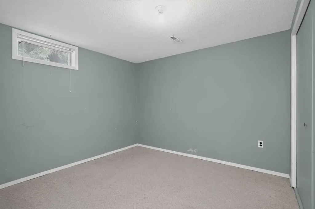 9555 Oakfield Drive SW Calgary AB T2V 4E2