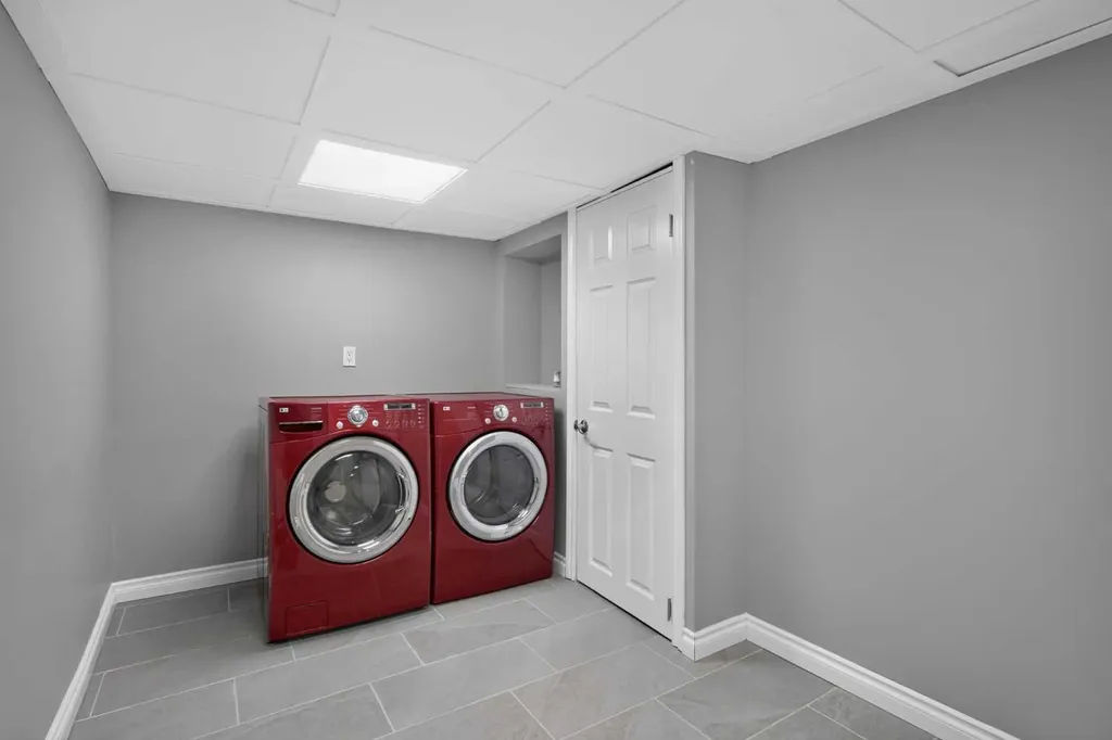 9555 Oakfield Drive SW Calgary AB T2V 4E2
