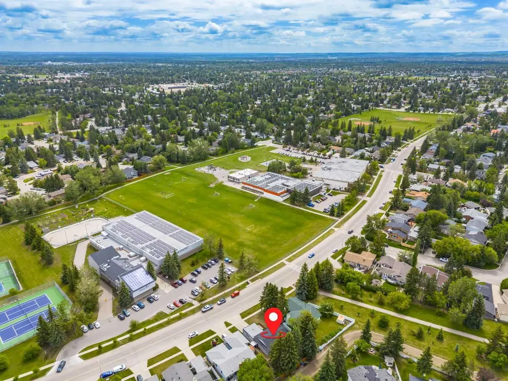 9555 Oakfield Drive SW Calgary AB T2V 4E2