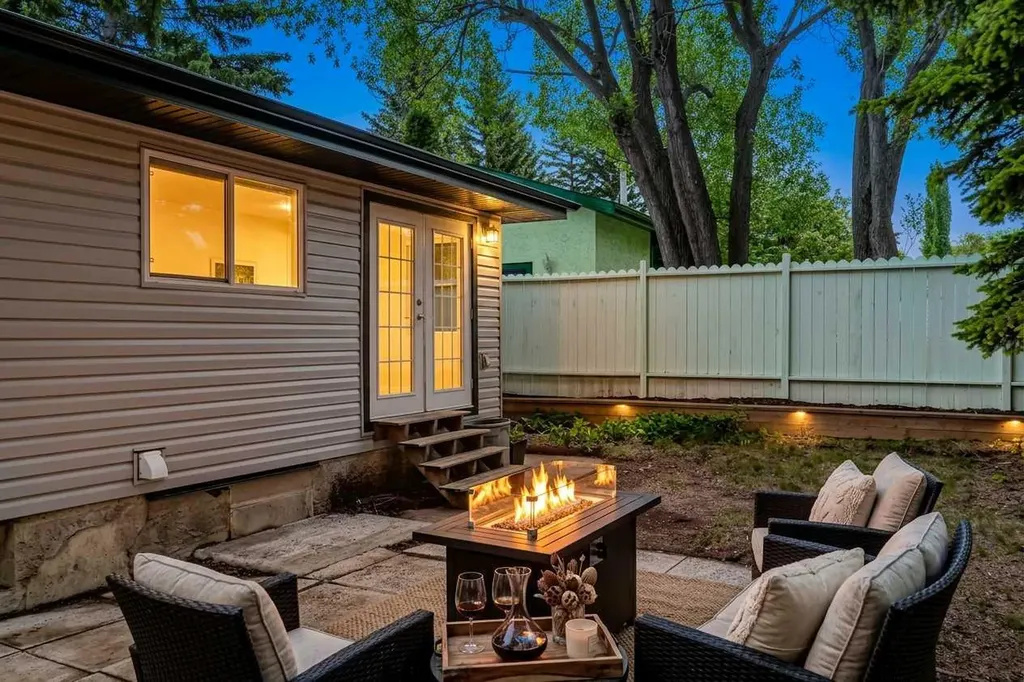 9555 Oakfield Drive SW Calgary AB T2V 4E2