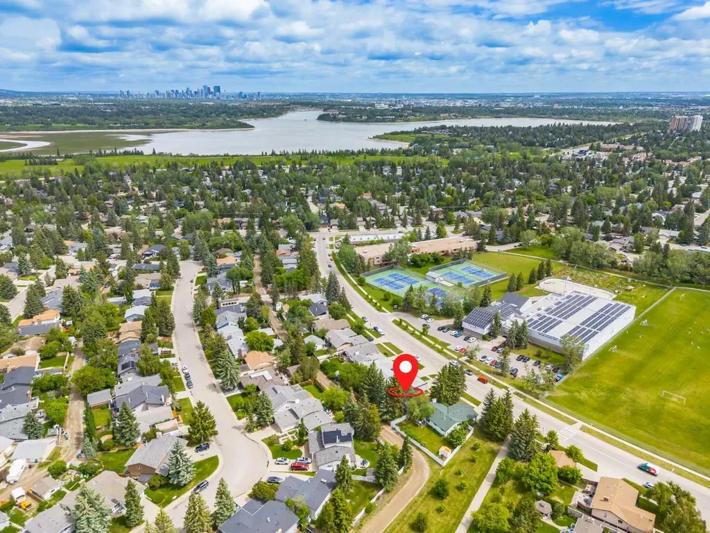 9555 Oakfield Drive SW Calgary AB T2V 4E2