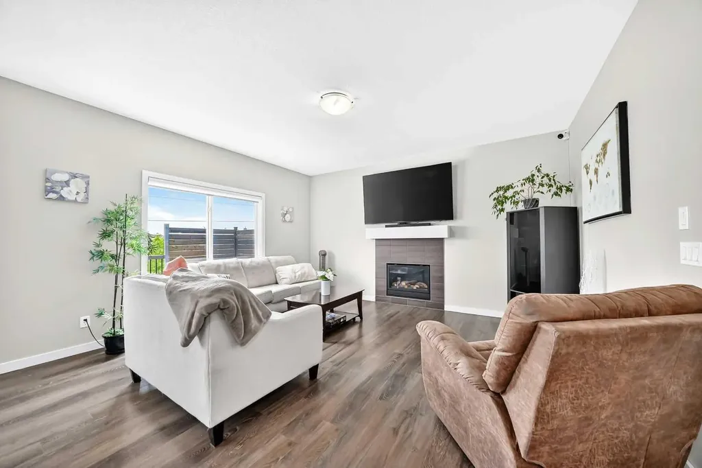 125 Bayside Loop SW Airdrie AB T4B 3E5