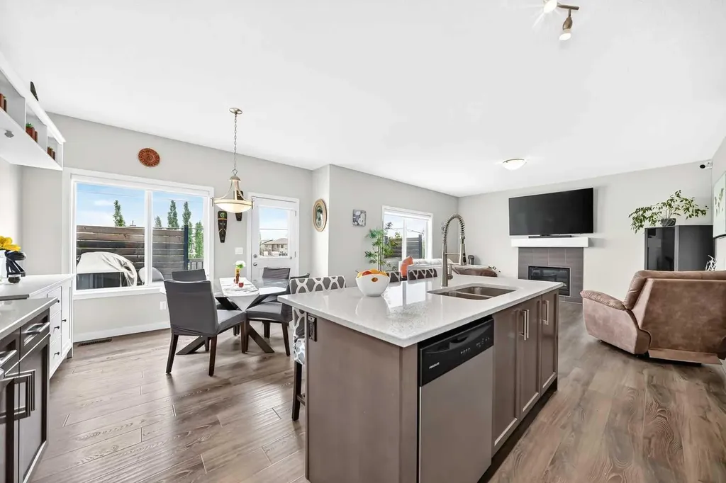 125 Bayside Loop SW Airdrie AB T4B 3E5