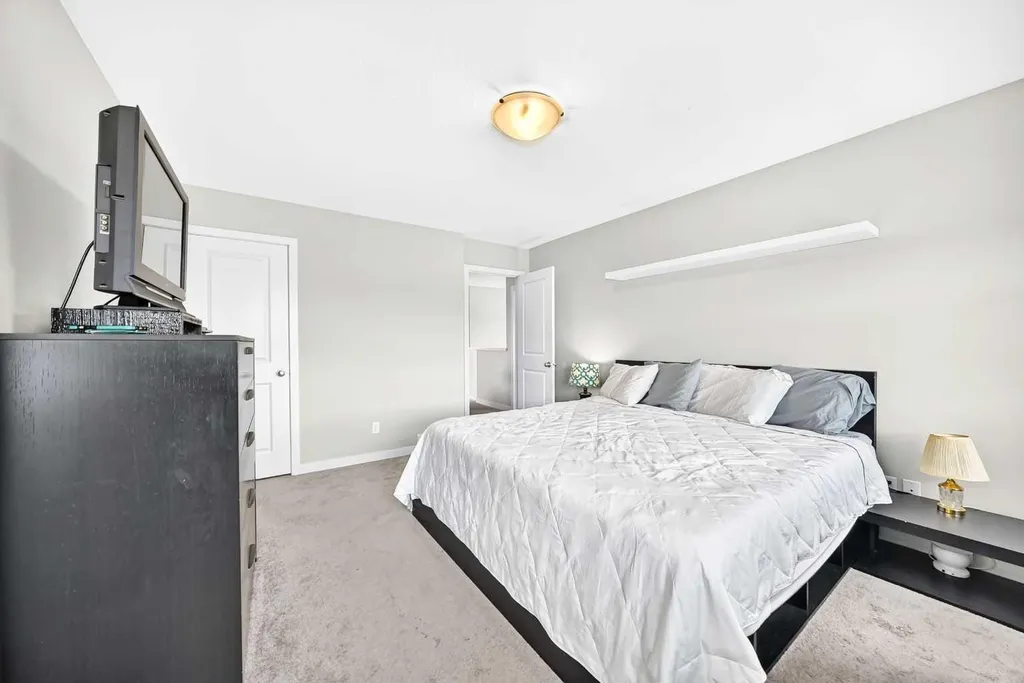 125 Bayside Loop SW Airdrie AB T4B 3E5