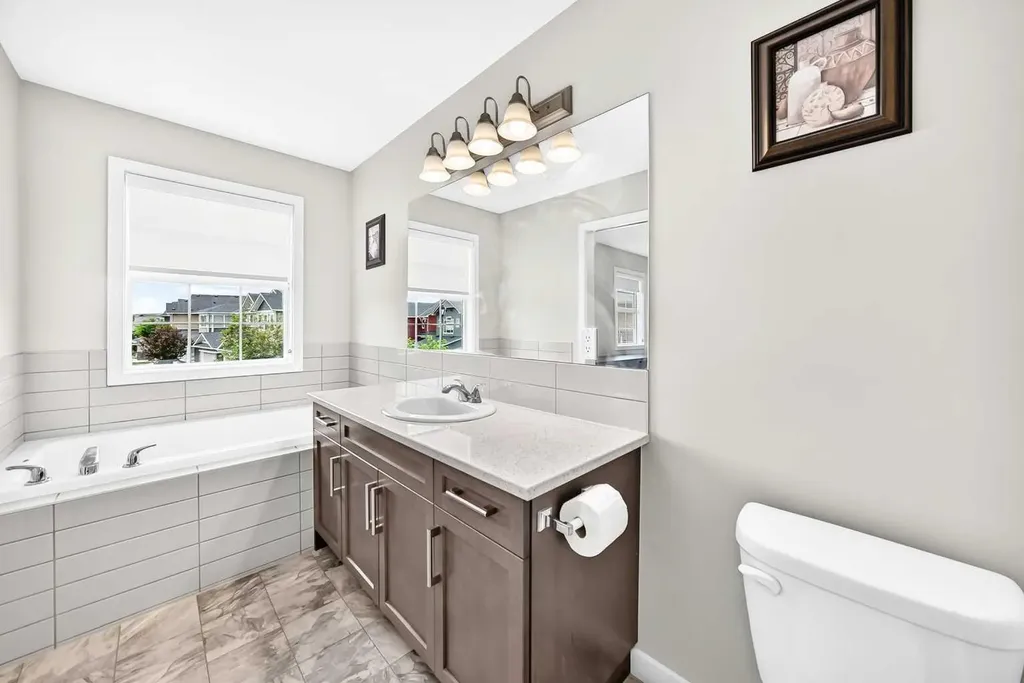 125 Bayside Loop SW Airdrie AB T4B 3E5