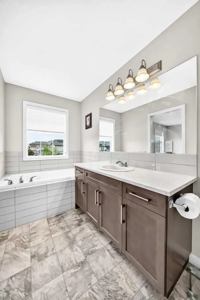125 Bayside Loop SW Airdrie AB T4B 3E5