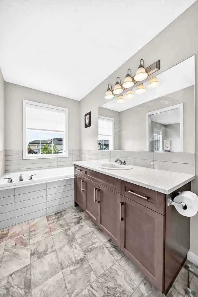 125 Bayside Loop SW Airdrie AB T4B 3E5