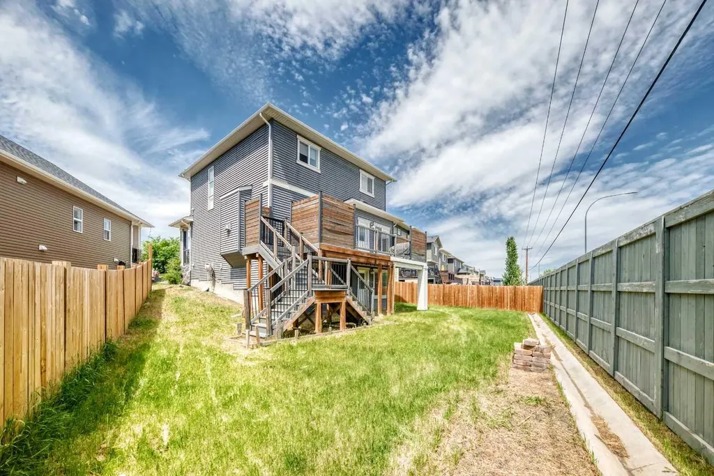 125 Bayside Loop SW Airdrie AB T4B 3E5