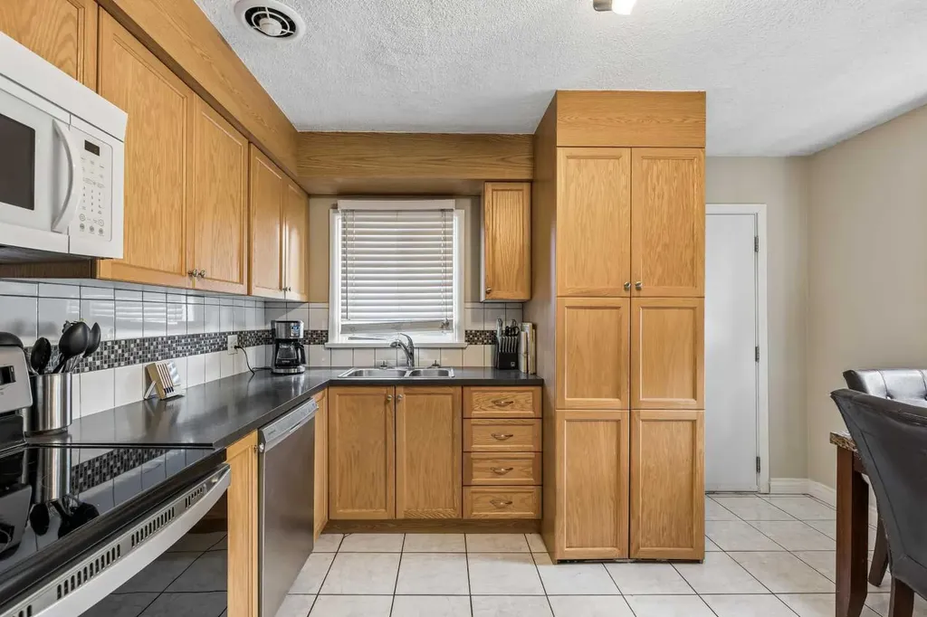 1232 Danloe Street NE Calgary AB T2E8X6